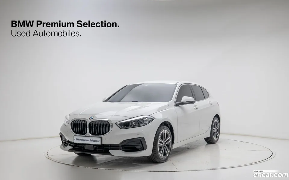 BMW 1 Series 120i 2022 — фото 1, купить с доставкой в Москву