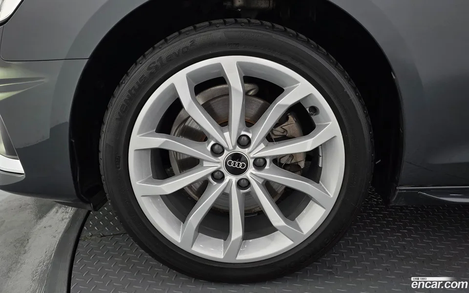 Audi A4 40 TFSI 2023 — thumbnail 5