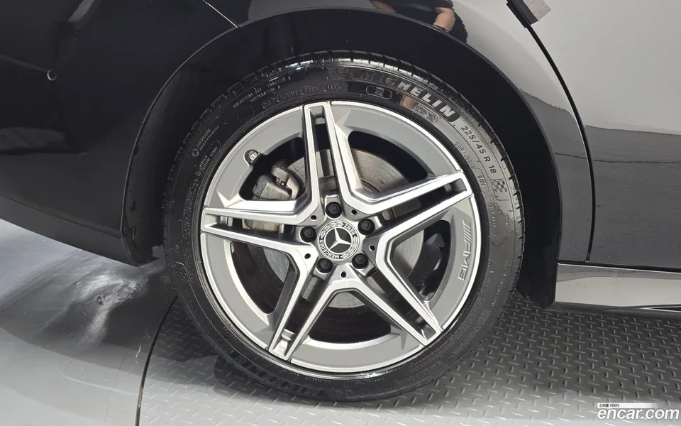 Mercedes-Benz CLA-Class CLA250 4MATIC 2024 — thumbnail 2