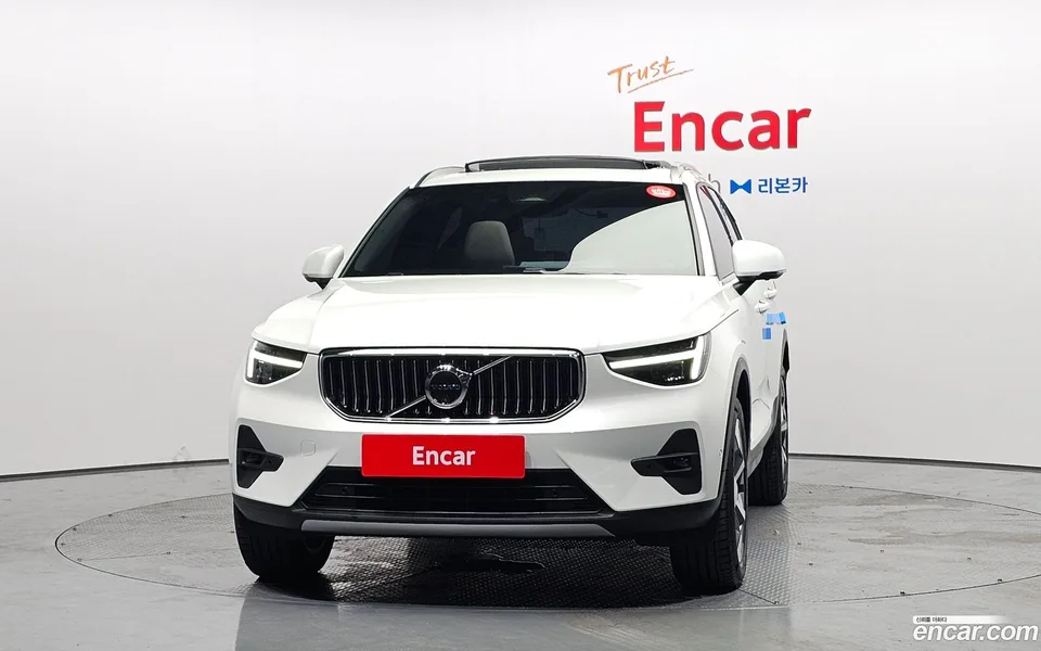 Volvo XC40 B4 2025 — thumbnail 3