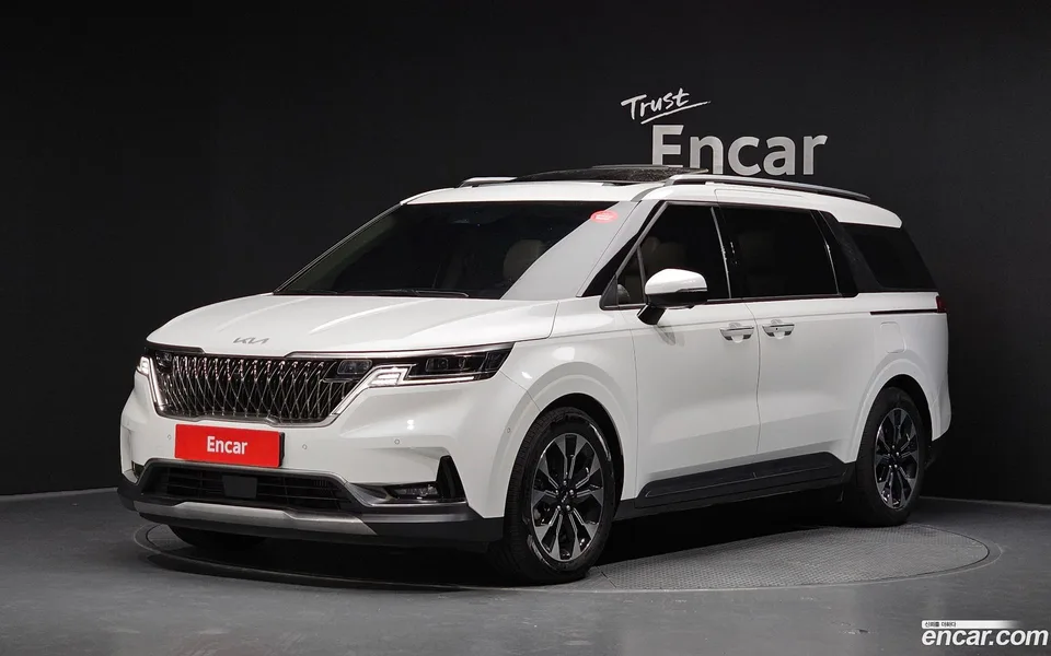 Kia Carnival 7 2023 — photo 1, buy with delivery to Moscow