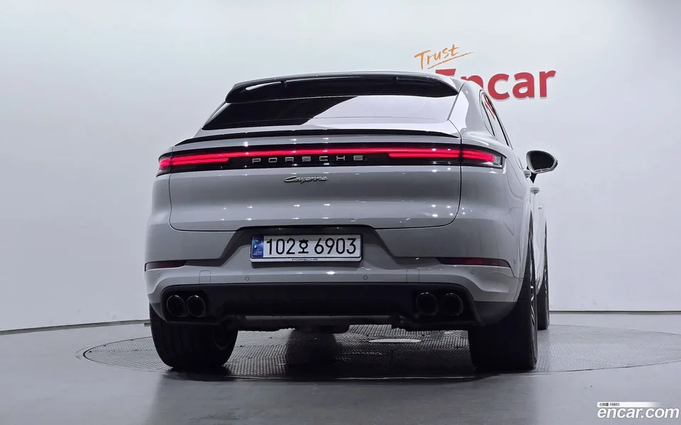 Porsche Cayenne 3.0 E- 2024 — thumbnail 4