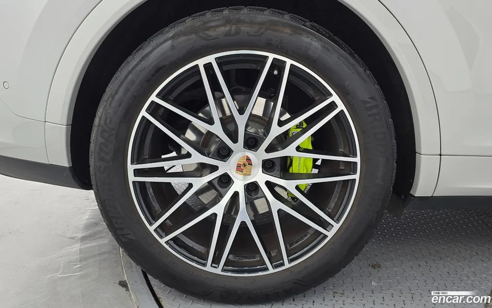 Porsche Cayenne 3.0 E- 2024 — thumbnail 5