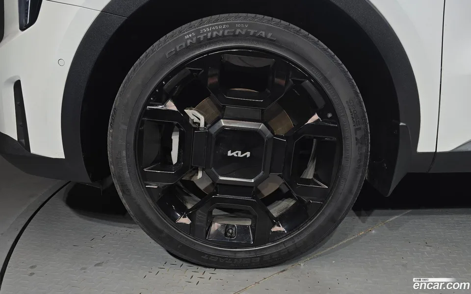 Kia Sorento 2.5T 2WD 2023 — thumbnail 2