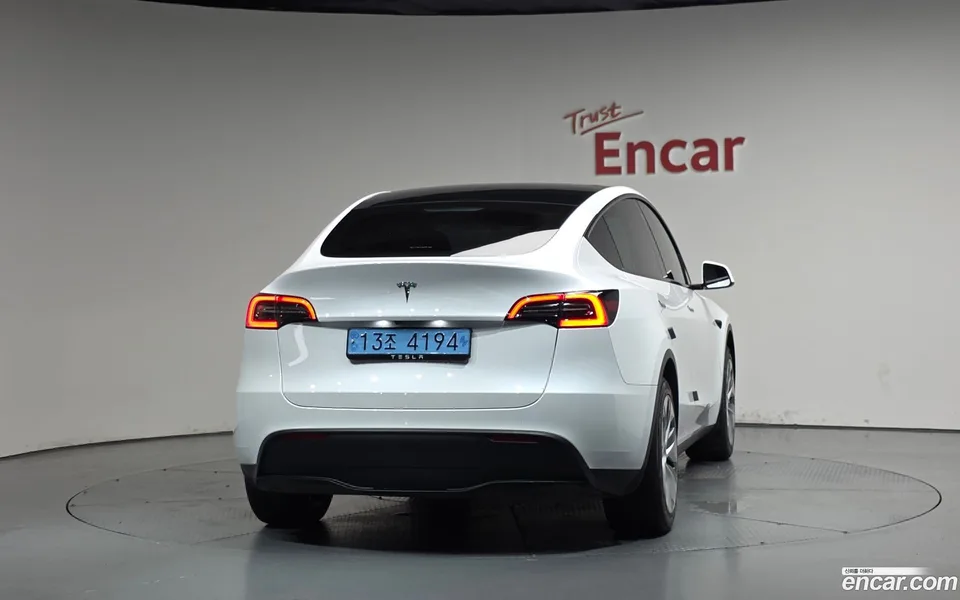 Tesla Model Y RWD 2023 — thumbnail 4