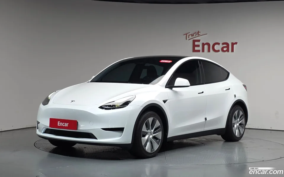 Tesla Model Y RWD 2023 — photo 1, buy with delivery to Moscow