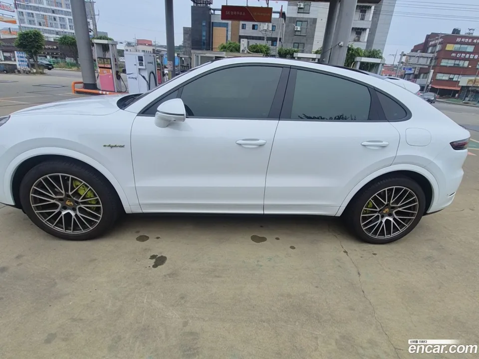 Porsche Cayenne 3.0 E- 2023 — thumbnail 3