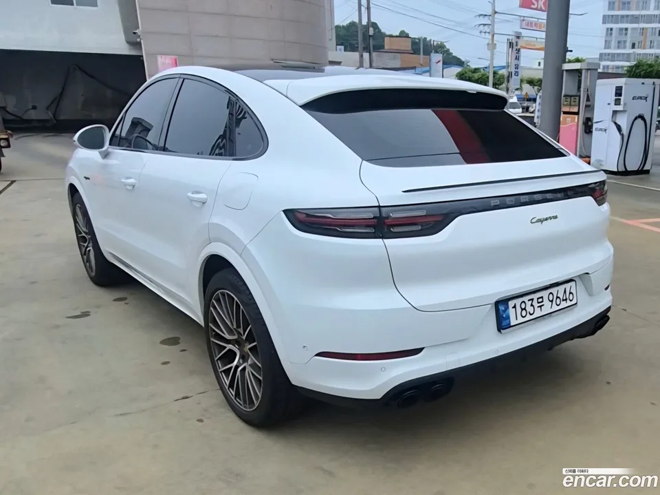 Porsche Cayenne 3.0 E- 2023 — thumbnail 4
