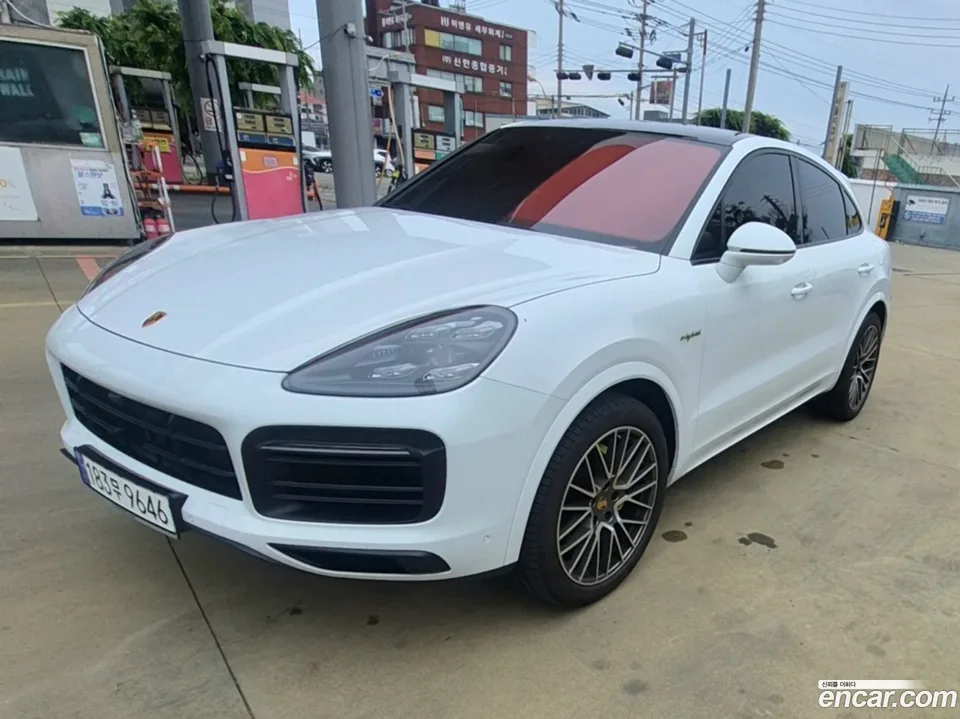 Porsche Cayenne 3.0 E- 2023 — photo 1, buy with delivery to Moscow