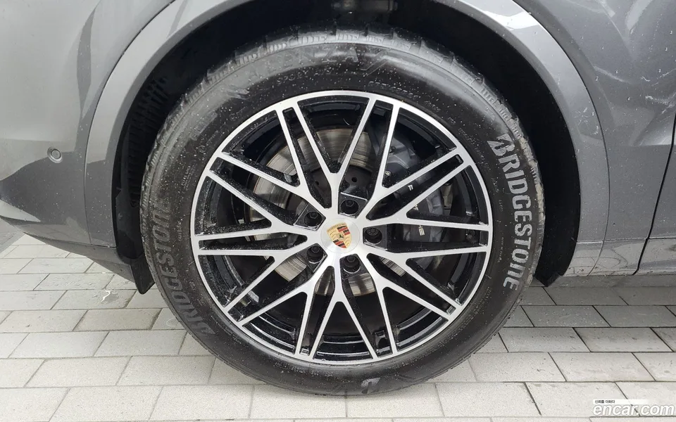 Porsche Cayenne 3.0 E- 2025 — thumbnail 2