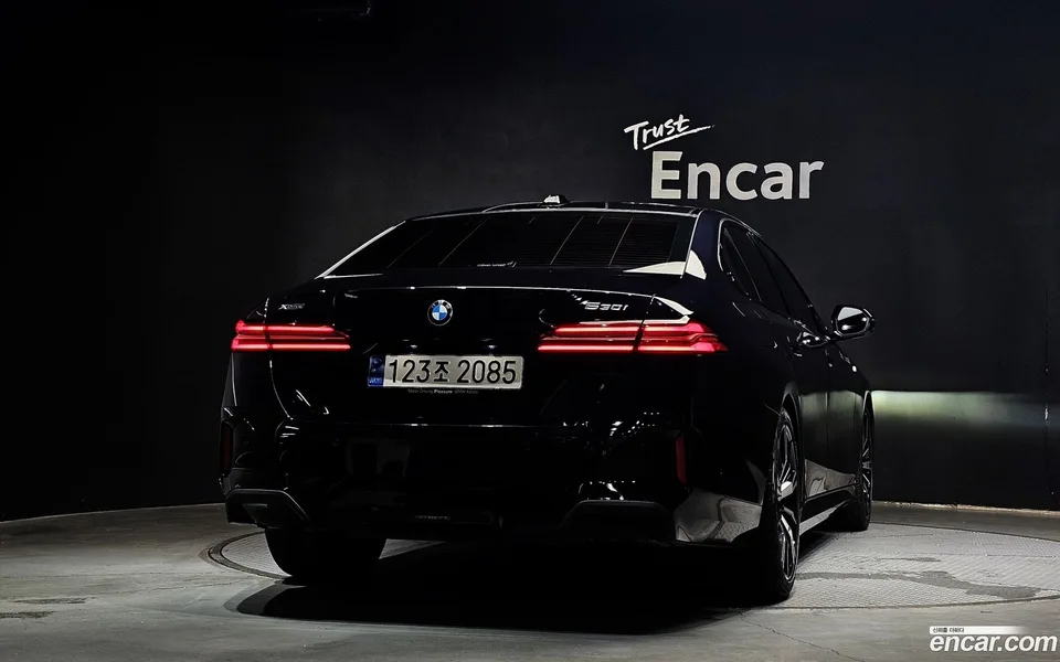 BMW 5 Series 530i xDrive M 2023 — thumbnail 4