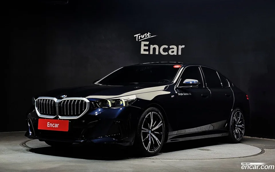 BMW 5 Series 530i xDrive M 2023 — photo 1, buy with delivery to Moscow