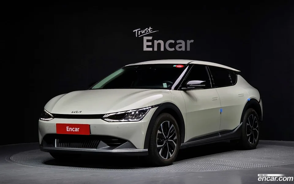 Kia EV6 2023 — photo 1, buy with delivery to Moscow