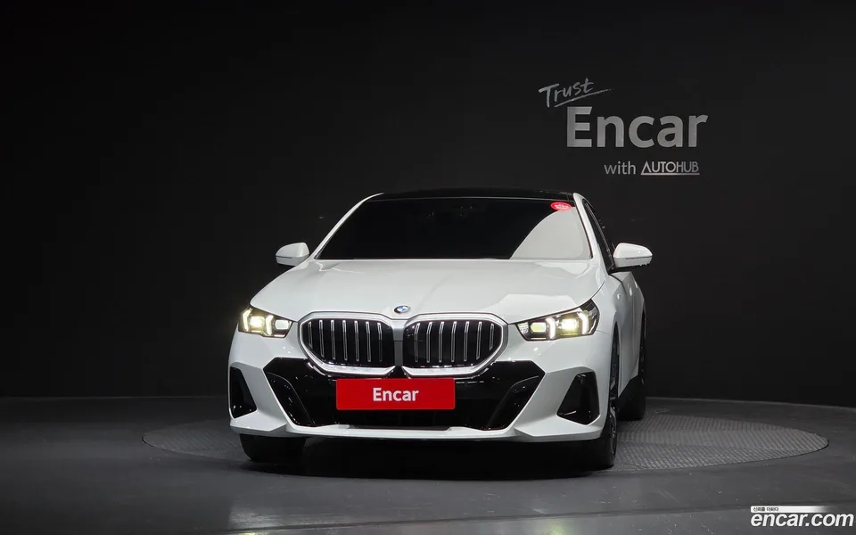 BMW 5 Series 530i xDrive M 2024 — thumbnail 3