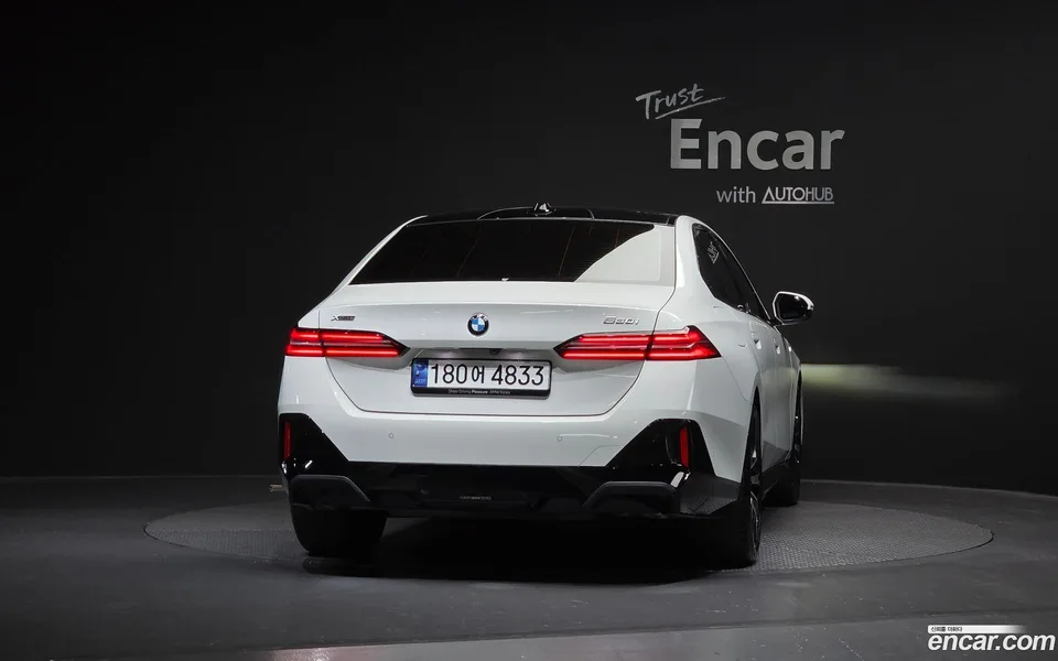BMW 5 Series 530i xDrive M 2024 — thumbnail 4