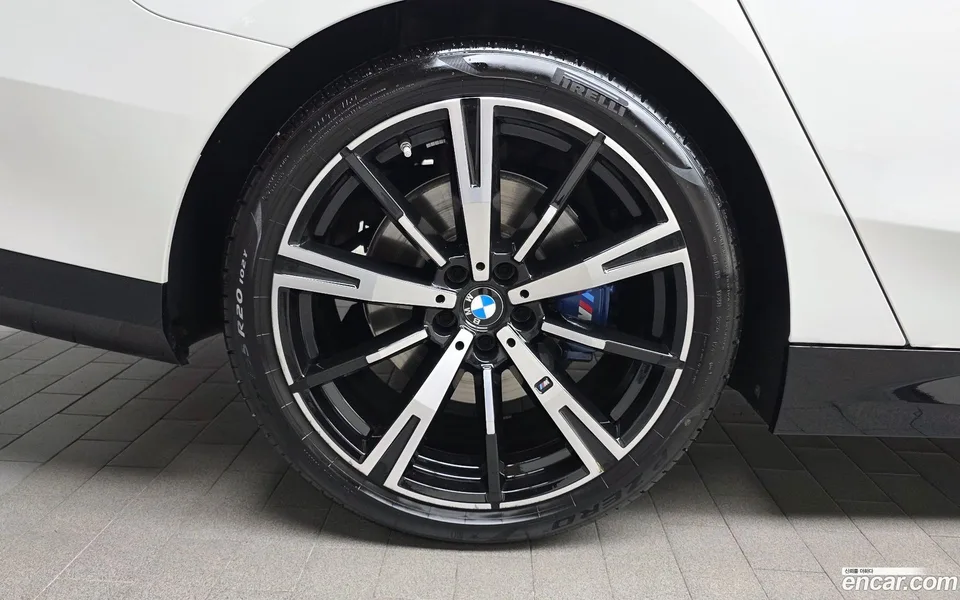 BMW 5 Series 530i xDrive M 2024 — thumbnail 5