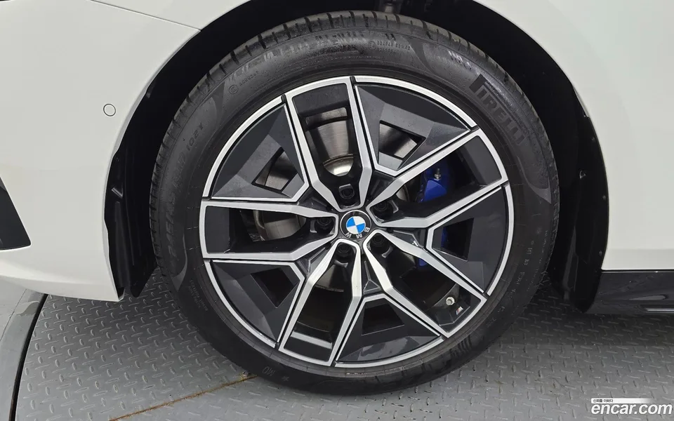 BMW 5 Series 520i M 2025 — thumbnail 2