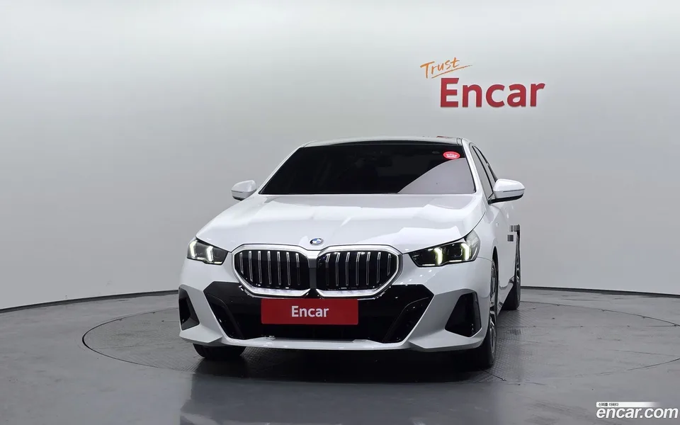 BMW 5 Series 520i M 2025 — thumbnail 3