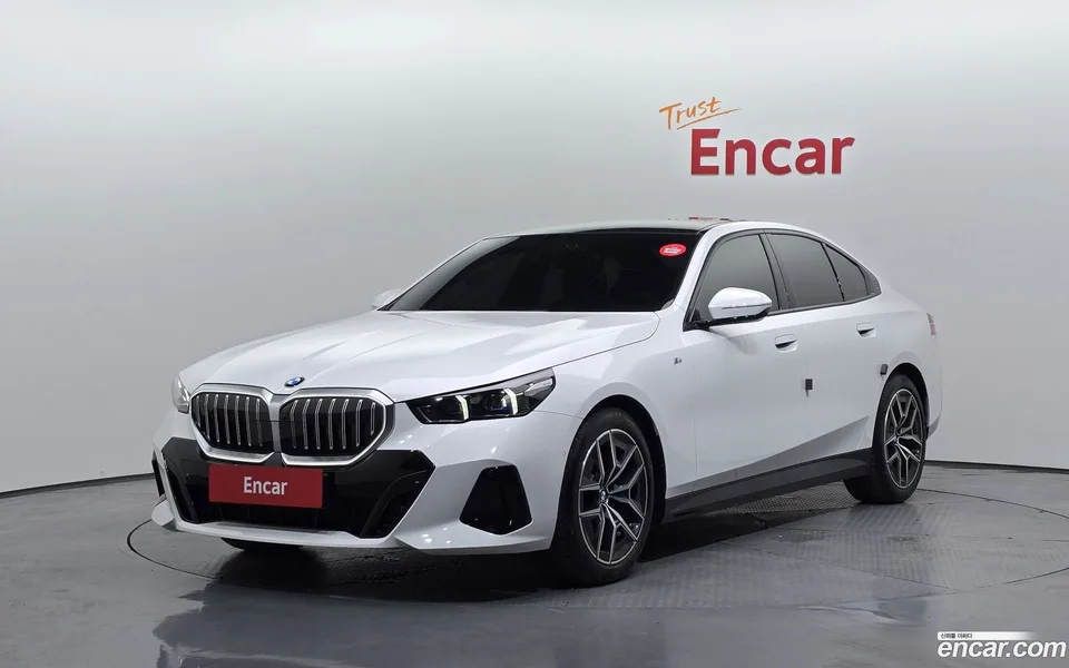 BMW 5 Series 520i M 2025 — photo 1, buy with delivery to Moscow