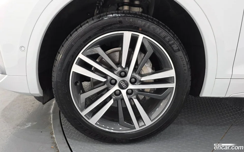 Audi Q5 45 TFSI 2023 — thumbnail 2