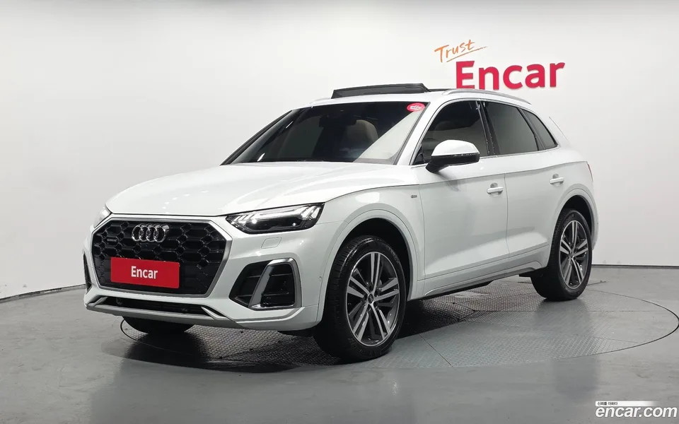 Audi Q5 45 TFSI 2023 — photo 1, buy with delivery to Moscow