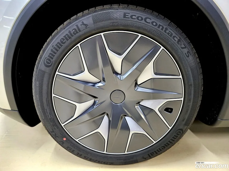 Tesla Model Y L AWD 2026 — thumbnail 5