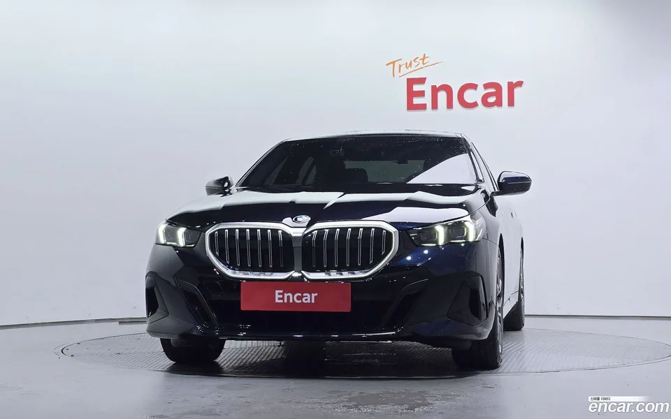 BMW 5 Series 520i M 2025 — thumbnail 3