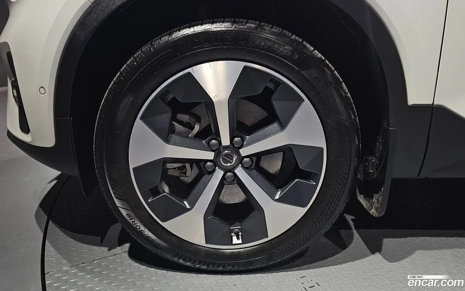 Volvo XC40 B4 2025 — thumbnail 5