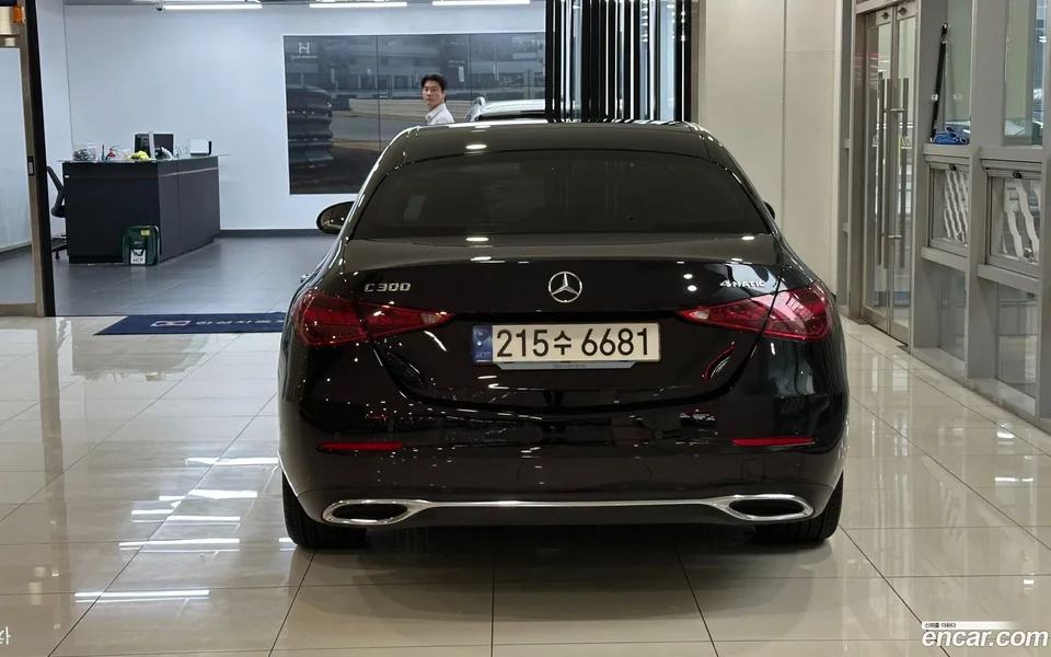 Mercedes-Benz C-Class C300 4MATIC 2023 — thumbnail 3