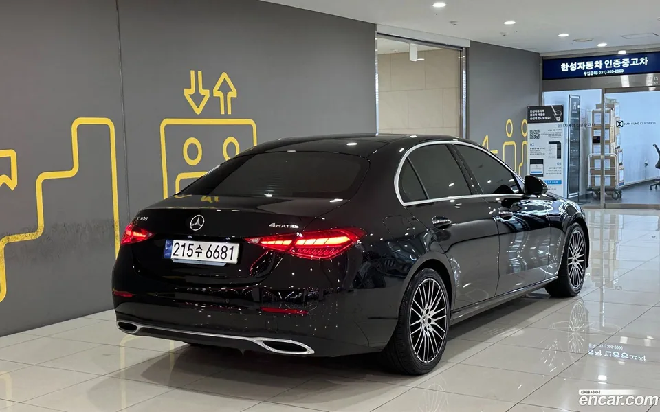 Mercedes-Benz C-Class C300 4MATIC 2023 — thumbnail 4