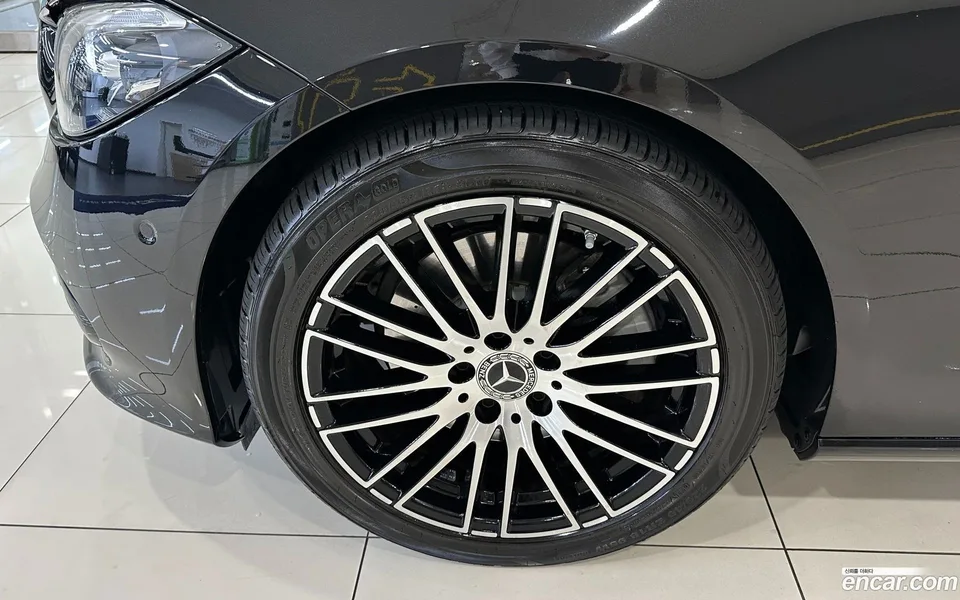 Mercedes-Benz C-Class C300 4MATIC 2023 — thumbnail 5