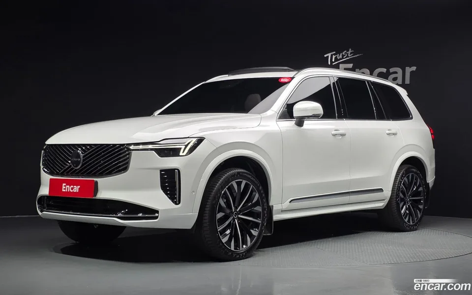 Volvo XC90 B6 2026 — photo 1, buy with delivery to Moscow