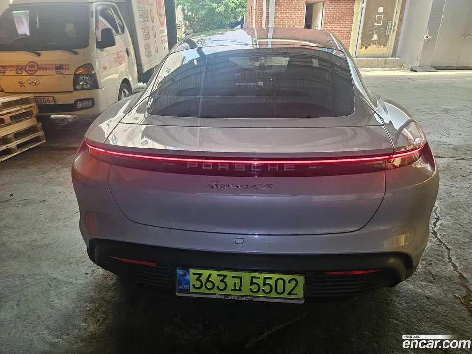 Porsche Taycan 4S 2025 — thumbnail 3