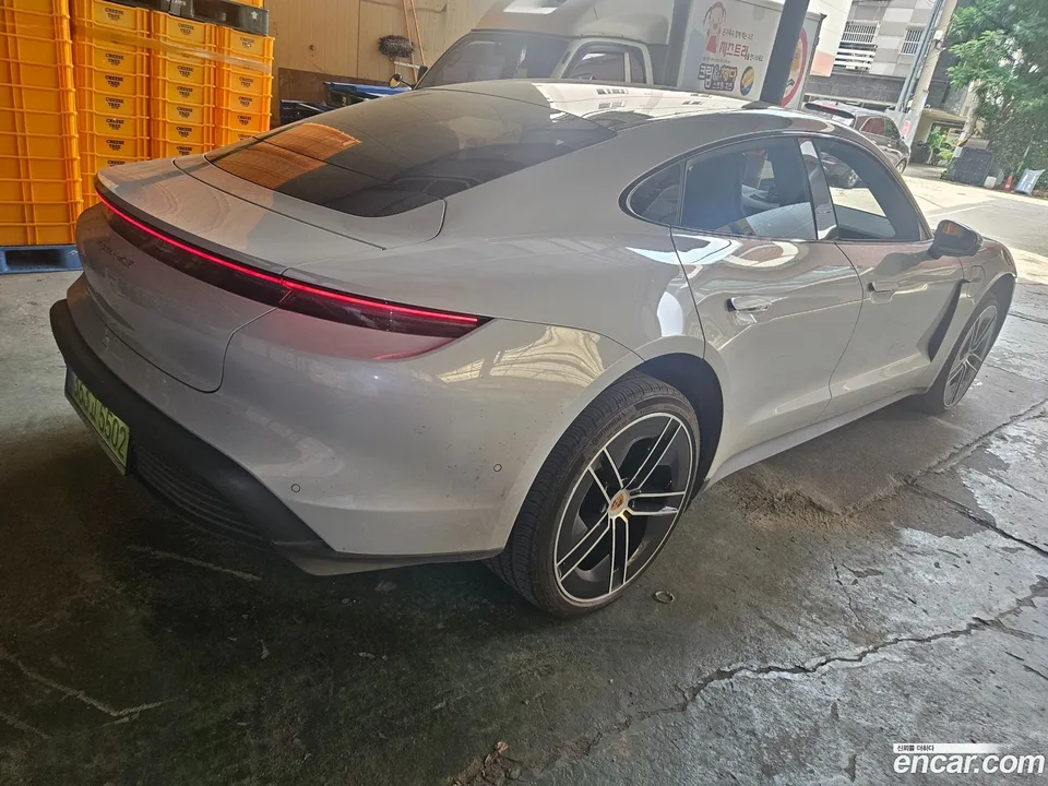 Porsche Taycan 4S 2025 — thumbnail 4