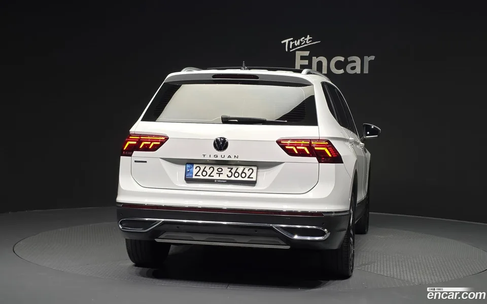 Volkswagen Tiguan Allspace 2.0 TSI 2022 — thumbnail 4