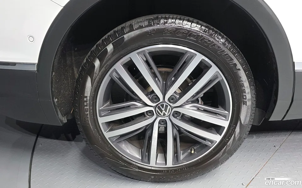 Volkswagen Tiguan Allspace 2.0 TSI 2022 — thumbnail 5