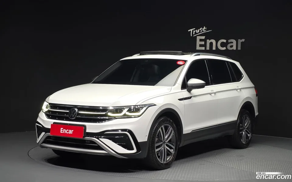 Volkswagen Tiguan Allspace 2.0 TSI 2022 — photo 1, buy with delivery to Moscow