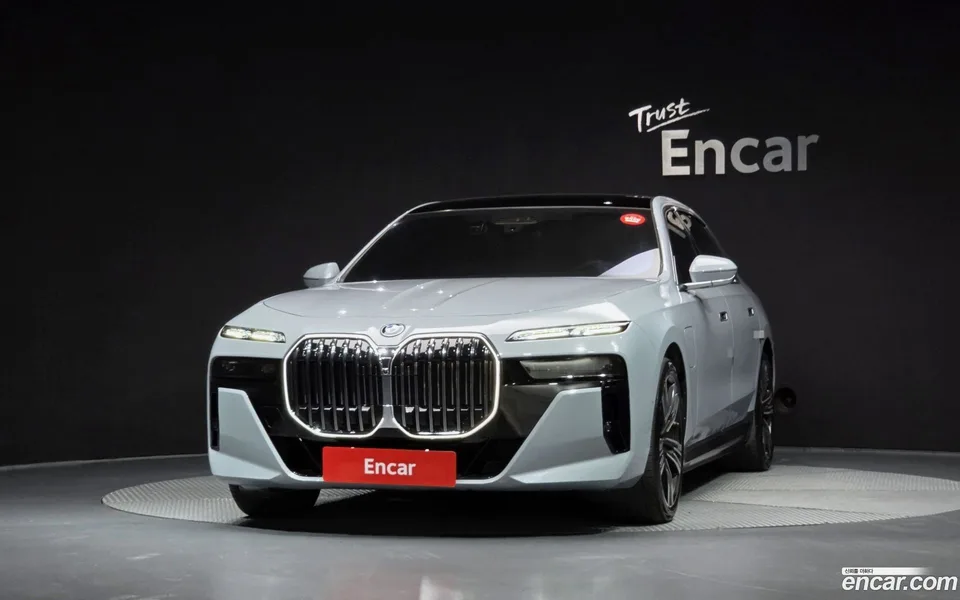 BMW 7 Series 750e xDrive M 2025 — thumbnail 3