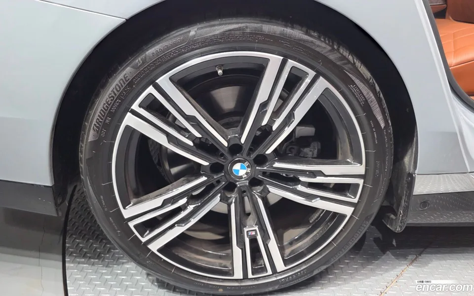 BMW 7 Series 750e xDrive M 2025 — thumbnail 5