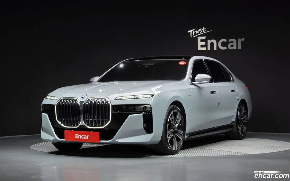 BMW 7 Series 750e xDrive M 2025 — photo 1, buy with delivery to Moscow