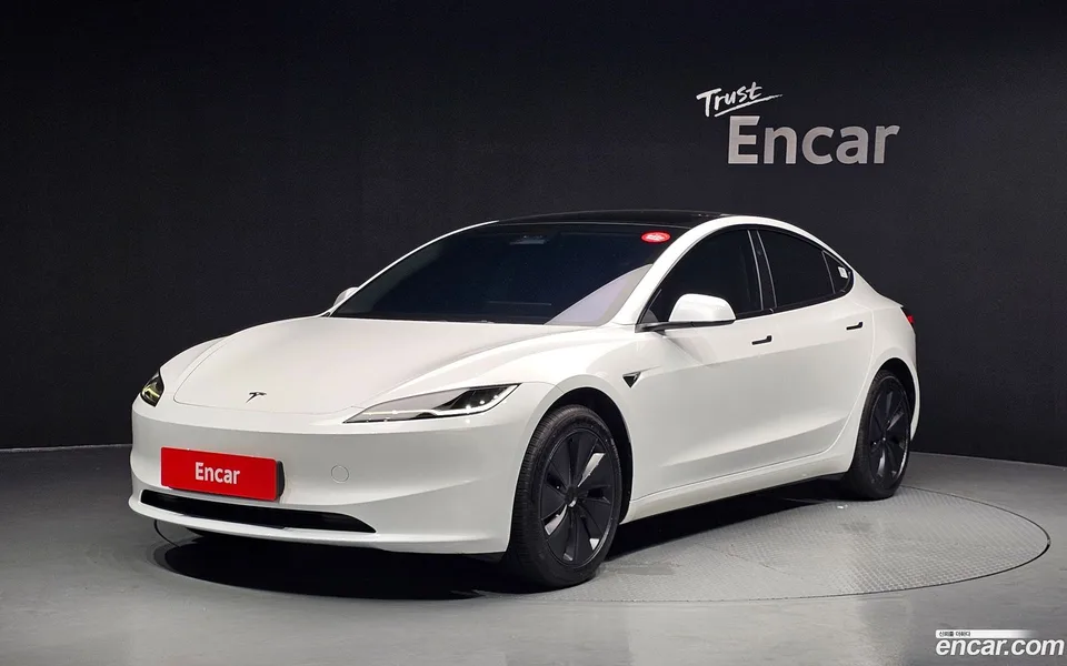 Tesla Model 3 RWD 2024 — photo 1, buy with delivery to Moscow