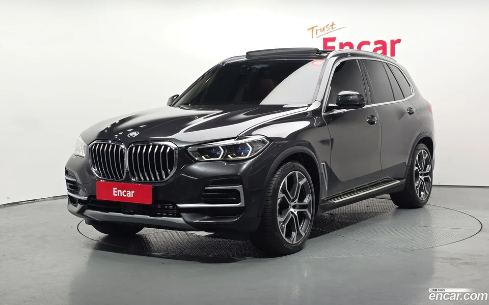 BMW X5 xDrive 40i xLine 2022 — photo 1, buy with delivery to Moscow
