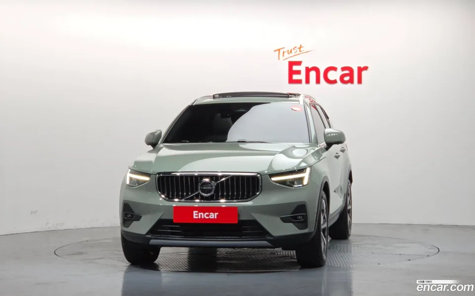 Volvo XC40 B4 2023 — thumbnail 3
