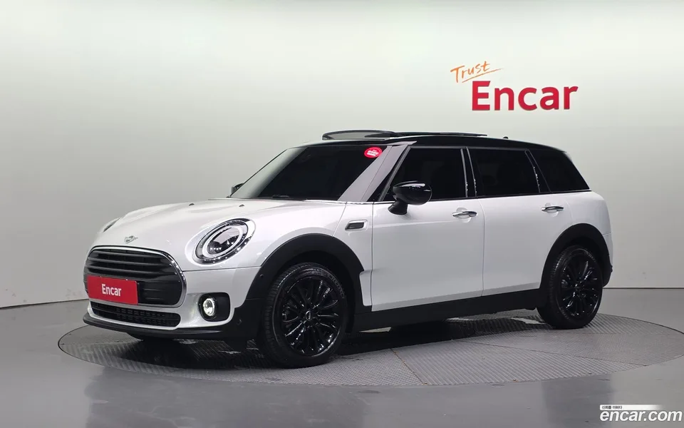 MINI Cooper Clubman 2023 — photo 1, buy with delivery to Moscow