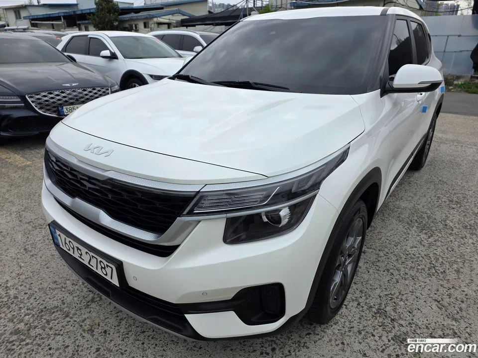 Kia Seltos 1.6 2WD 2022 — photo 1, buy with delivery to Moscow