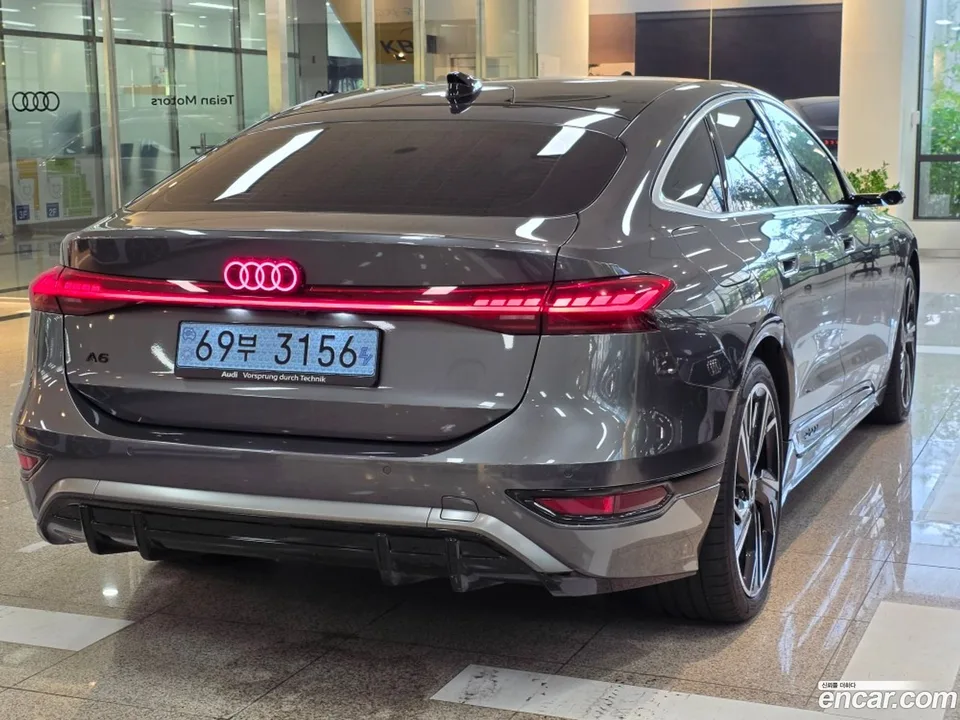 Audi A6 e- S Line 2025 — thumbnail 2