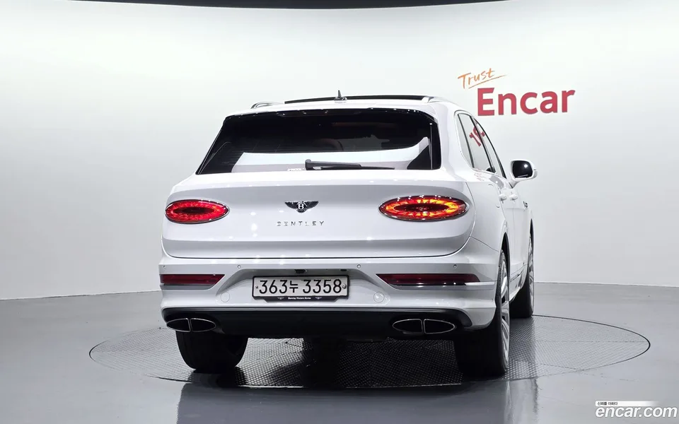 Bentley Bentayga 4.0 V8 2022 — thumbnail 4