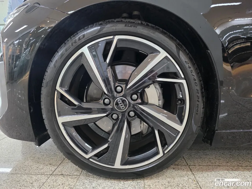 Audi A6 e- S Line 2025 — thumbnail 5