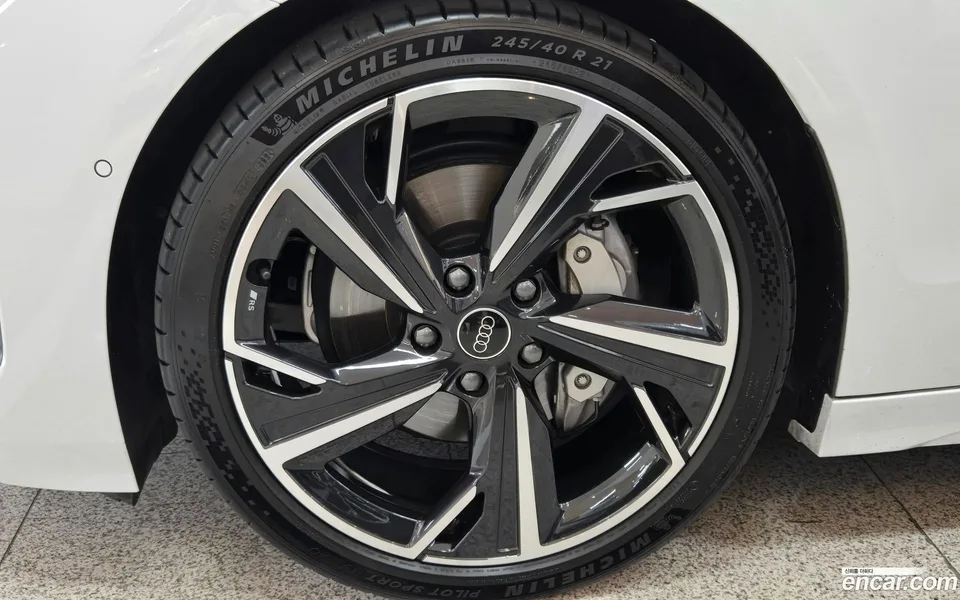 Audi A6 e- S Line 2025 — thumbnail 5