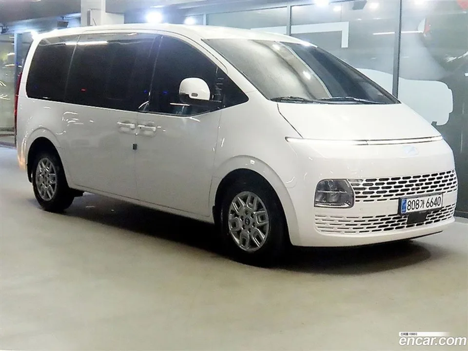 Hyundai Staria 5 2025 — photo 1, buy with delivery to Moscow